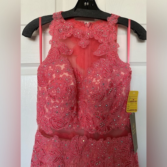 Aspeed Design Gown - Picture 3 of 5